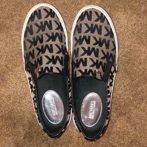 MICHAEL KORS SLIDE ONS